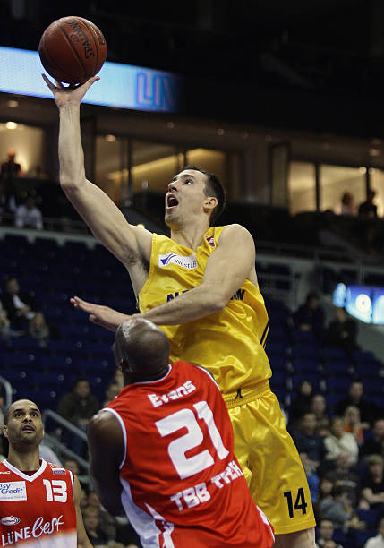 詹姆斯与库 詹姆斯与库