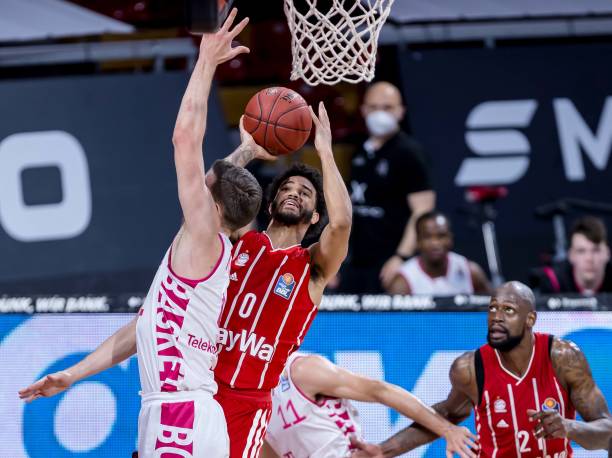 因此轻视他 因此轻视他